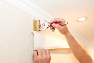 Pose de papier peint à Doville — revêtements muraux et toiles de verre